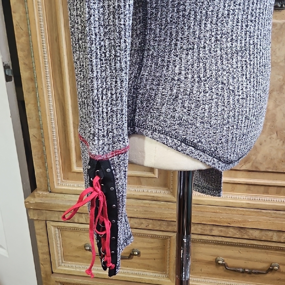 FP Movement by Free People Textured Gray Long Sleeve Top with Red Lacing Details - Picture 6 of 8